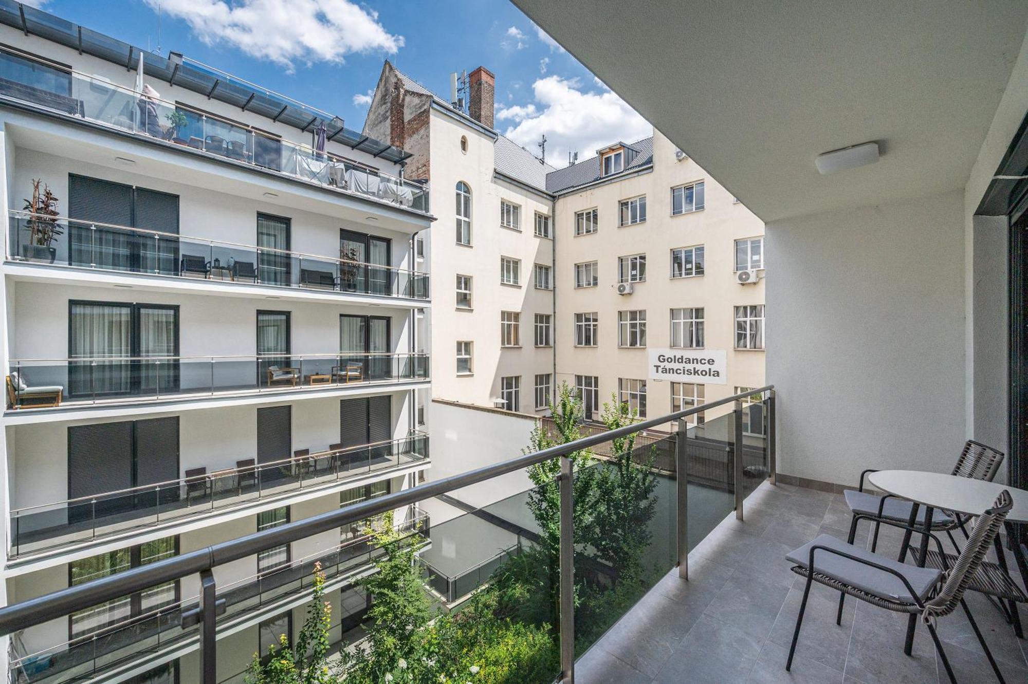 Condos With Garage And Balcony In City Center, Budapest
